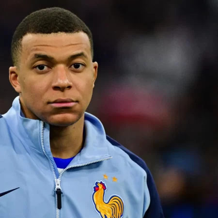 Mbappé alcança 11 jogos seguidos com gols e lidera artilharia do Real Madrid
