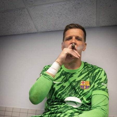 Szczęsny relembra foto icônica com charuto após título do Barcelona