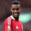 Alexander Isak marca seu primeiro gol pelo Liverpool na Premier League