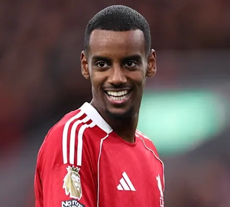 Alexander Isak marca seu primeiro gol pelo Liverpool na Premier League